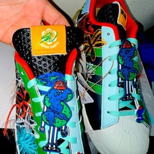 Super earth adidas 10.5